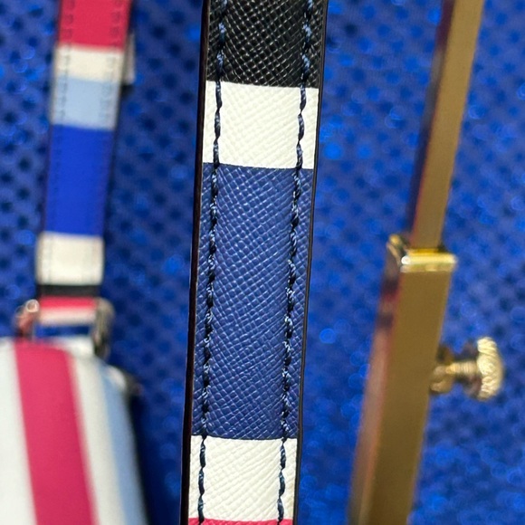 Kate Spade 2fer Striped Crossbody Bag w/Matching Wallet Approx. 9x6.5x 2.5 - Picture 6 of 17